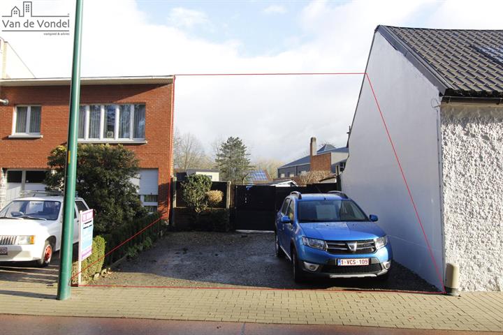 Bouwgrond 2a13ca te Aalst-Erembodegem.
Rustig en strategisch gelegen !!