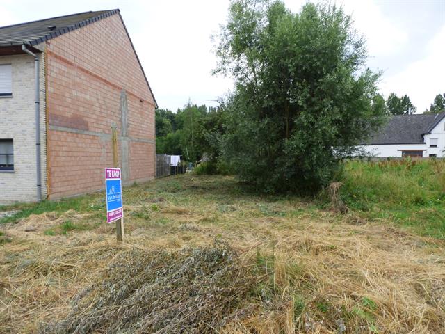 Bouwgrond van 2a99 te Denderhoutem 
voor halfopen bebouwing