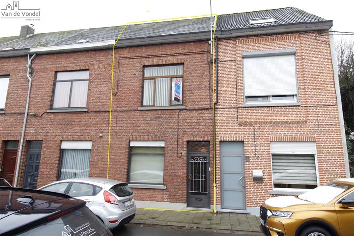 Centraal gelegen woning met tuin 
te Aalst. Strategisch gelegen !