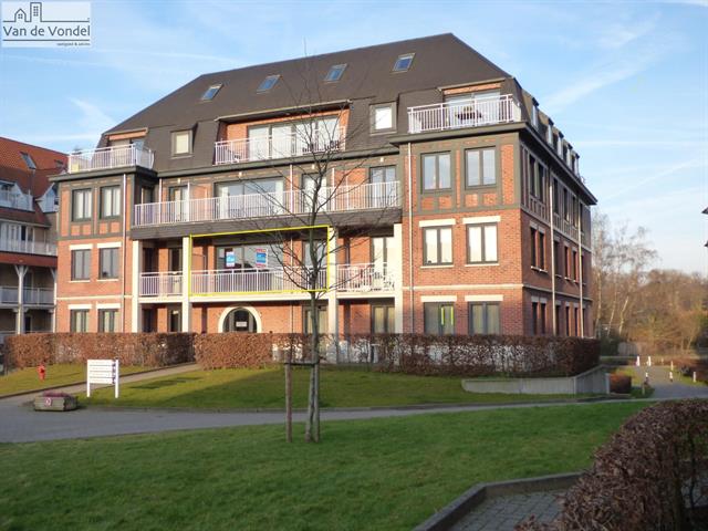 100% instapklaar appartement met staanplaats 
te Erembodegem dorp. 