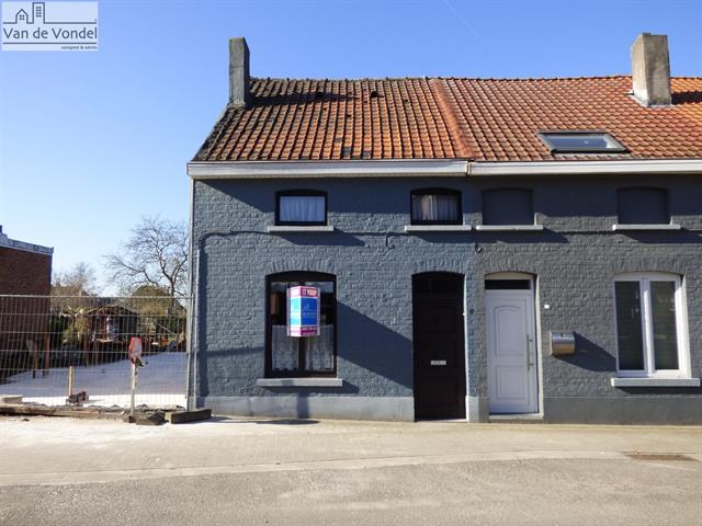 Gerenoveerde woning met tuin 
te Erembodegem centrum !