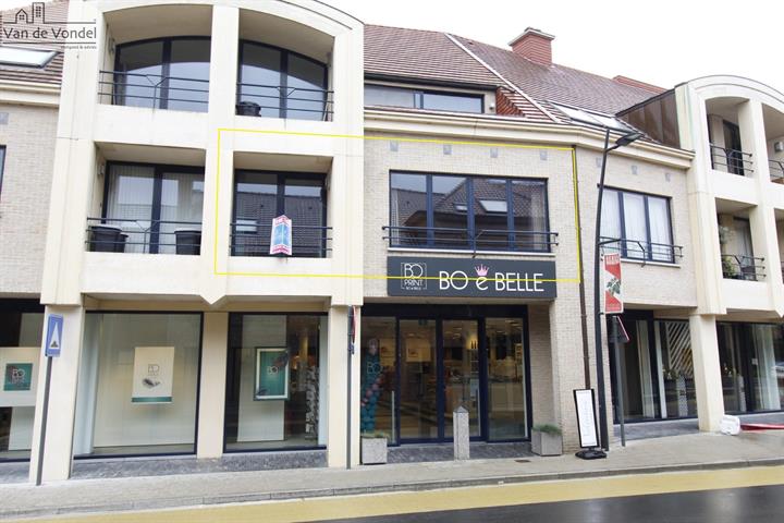 Centraal gelegen appartement met 3 slaapkamers, 
met staanplaats te Erembodegem centrum !