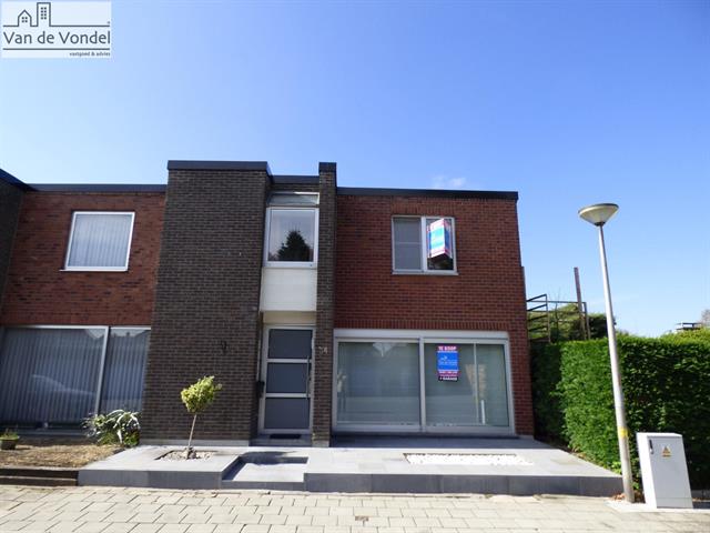 Rustig gelegen HOB met tuin 
en garage te Aalst.