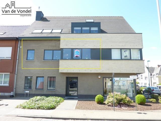 Ruim 2 slaapkamer appartement 
met zonneterras te Aalst.