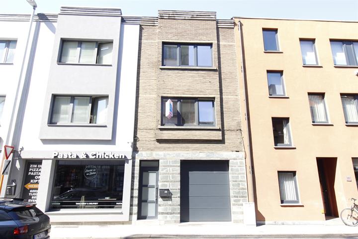 Centraal gelegen stadswoning met koer 
te Aalst centrum!