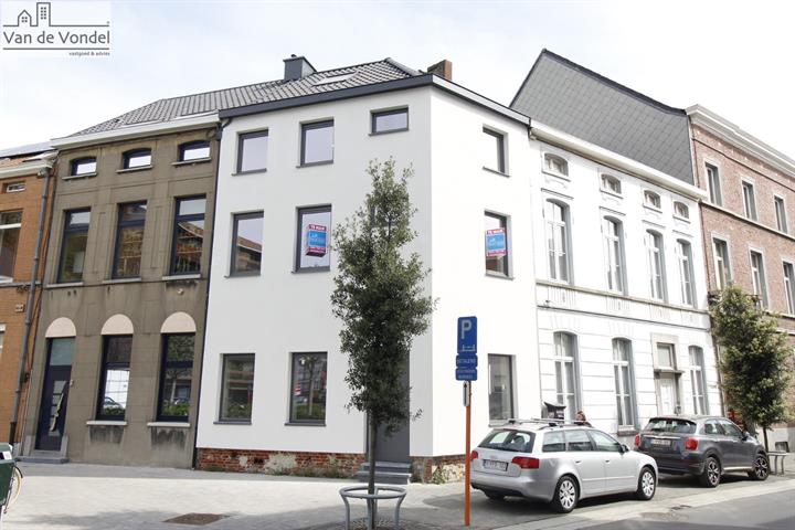 Gerenoveerde stadswoning te Aalst 
nabij het station.