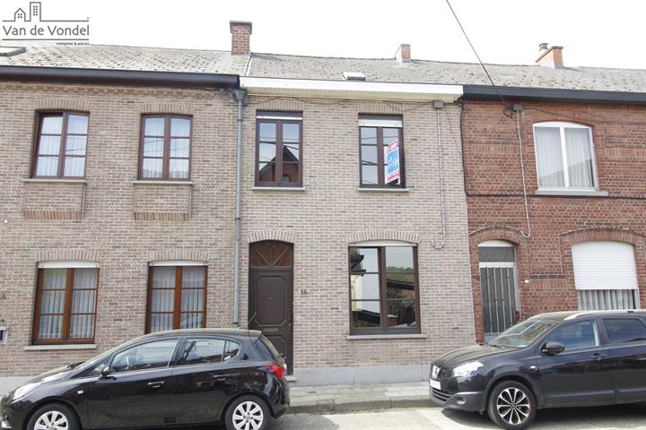 Woning met tuin te
Erembodegem. Nabij station!