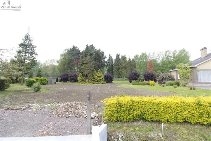 Bouwgrond van 8a66ca te Gijzegem
voor open bebouwing.