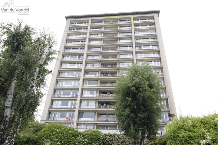 Centraal gelegen 2 kamer appartement 
tegenover stadspark te Aalst (Penthouse)