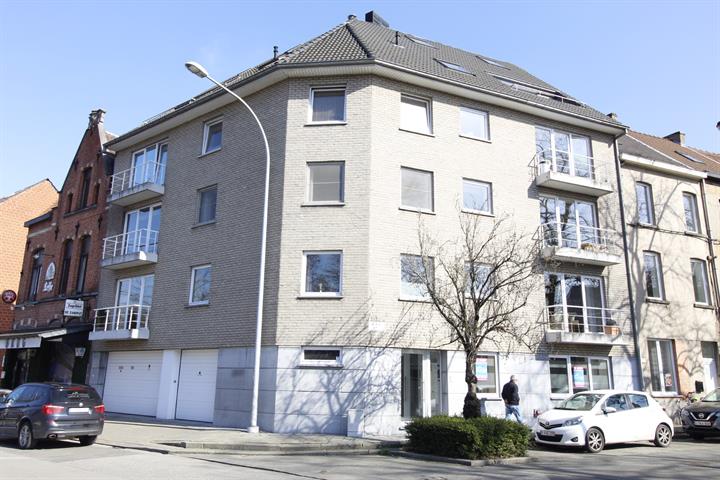 100% instapklaar appartement met terras te Aalst.