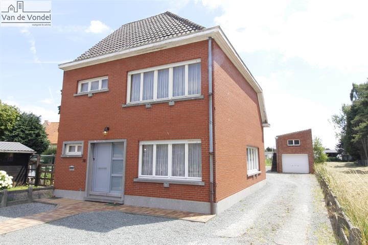 Ruime woning met dubbele garage 
te Herdersem. Oook ideaal voor zelfstandige.
Veel mogelijkheden!