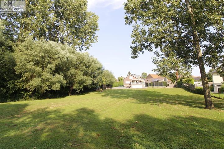 Prachtige villa op 30a
te Borchtlombeek.
Oase aan rust!