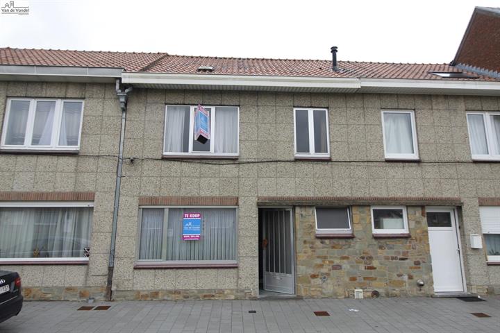 WONING MET 4 SLAAPKAMERS
TE AALST .