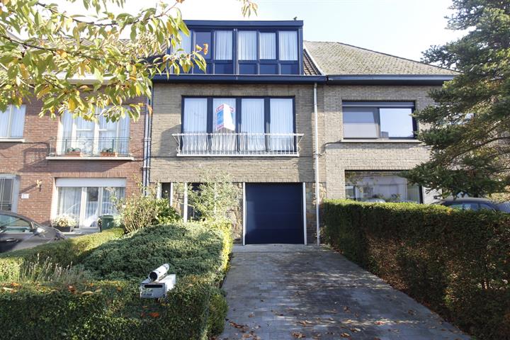 RUIME BEL-ETAGE AAN DE STADSRAND 
VAN AALST ! STRATEGISCH & RUSTIG !