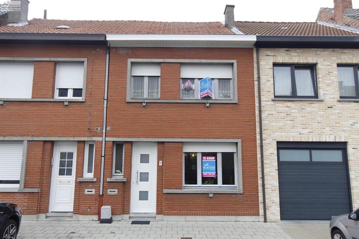 Woning met tuin te Erembodegem.
Strategisch en zeer rustig gelegen !