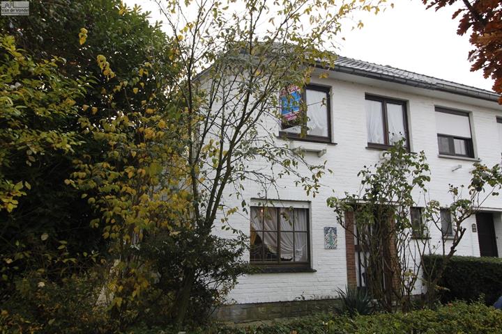 Rustig gelegen HOB te 
Denderleeuw. Nabij station
en zeer rustige wijk