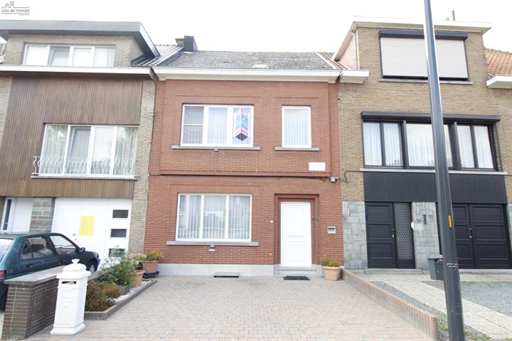 Rustig gelegen woning met stadstuin 
te Aalst. Nabij OLV ziekenhuis