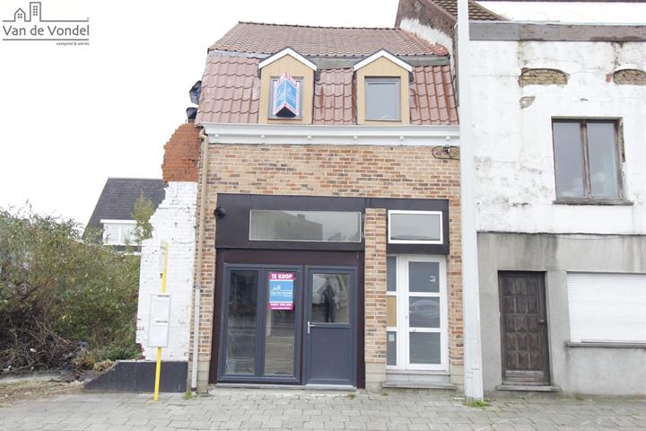 Ruime woonst/ handelswoonst of
kangoeroewoning te Erembodegem.
Strategisch ligging!