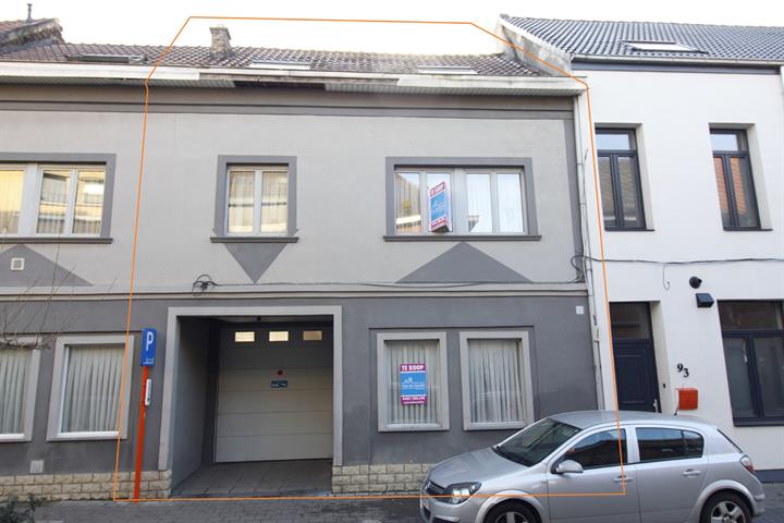 Ruime woning met hangaar 
en handesruimte te Aalst centrum!