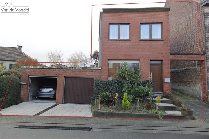 Strategisch gelegen woning
met 2 garages te Affligem !