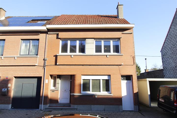 Leuvestraat 117 - 9320 Erembodegem