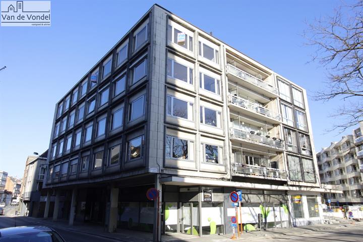 Ruim twee slaapkamer 
appartement te Aalst centrum !