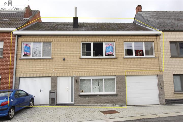 Ruime woning met
4 slaapkamers te Ottergem.
Rustig en strategisch gelegen!