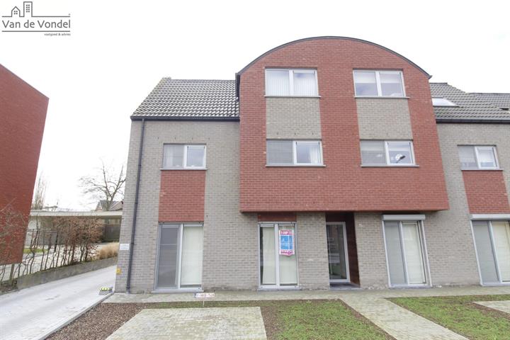 Mooi gelijkvloers appartement met tuin
en autostaanplaats + garage
te Aalst