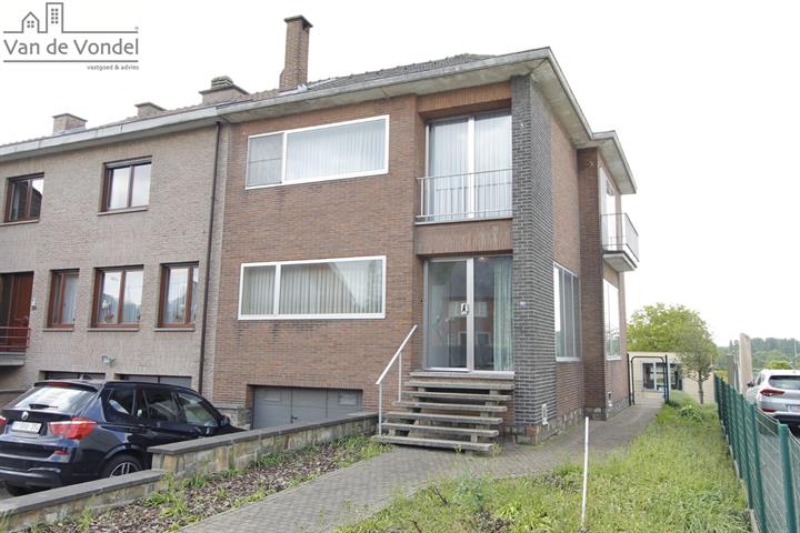 Ruime woning met
prachige tuin te Affligem !