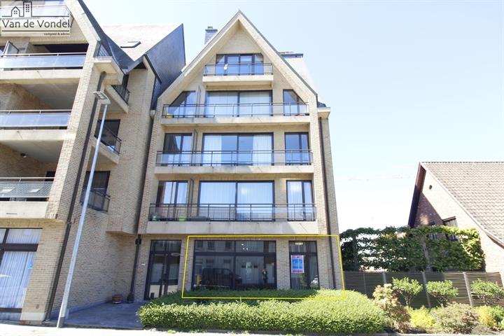 Gelijkvloers appartement + parking 
+ grote berging te Herzele !