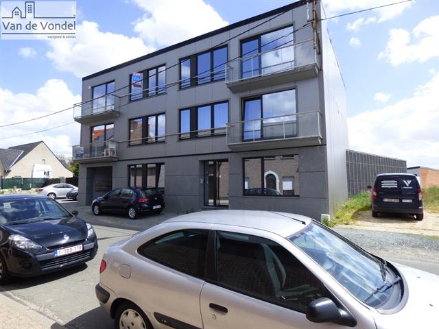 Mooi nieuw appartement 
te Lebbeke - 2 slps & garage