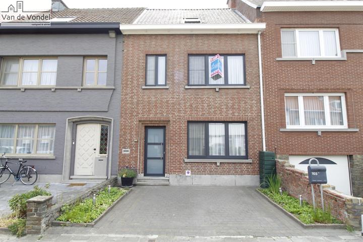 Knappe woning aan 
de stadsrand van Aalst.
