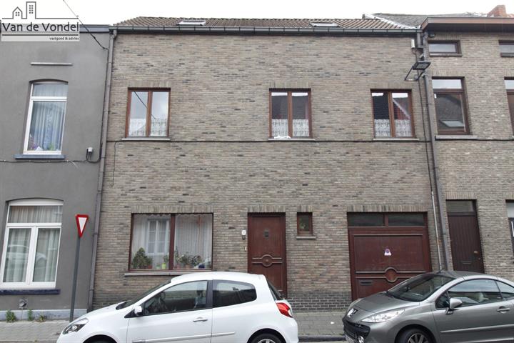 Ruime woning met 4 slps,
garage en tuin te Aalst centrum !
+ bijgebouw (40m²)