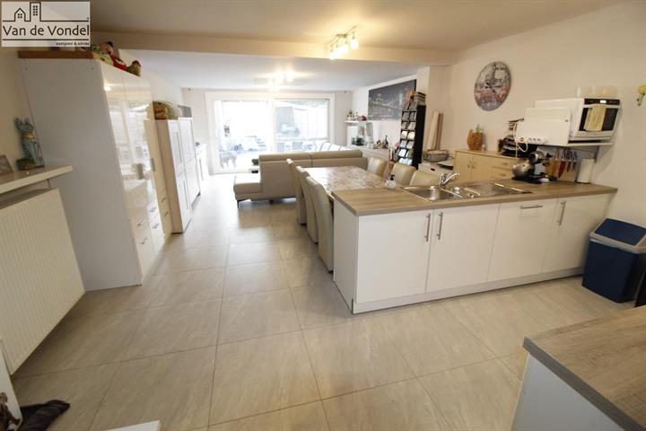 100% instapklare woning
met groot terras te Herdersem.