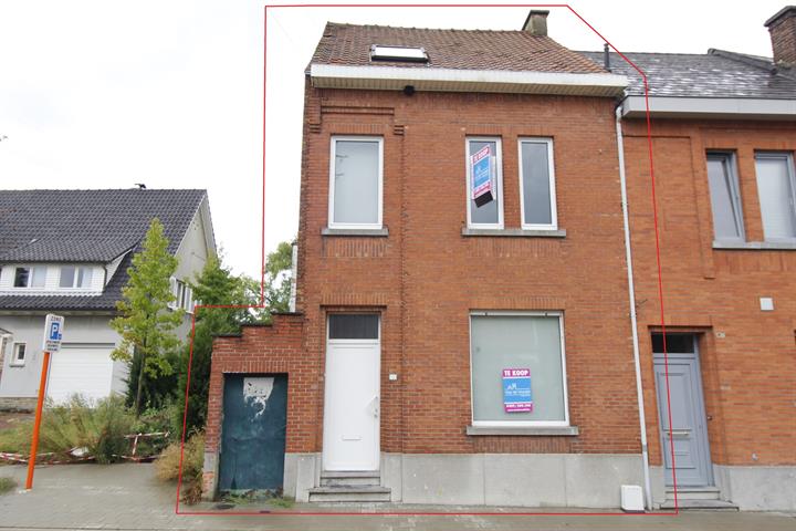 Ruime woning te Erembodegem.
Strategische ligging!