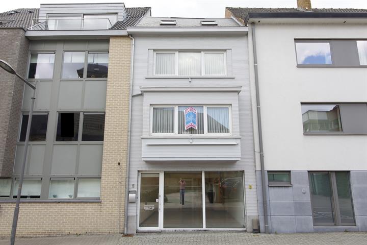 Prachtige gerenoveerde woningte Nieuwerkerken. (Architectenwoning!)