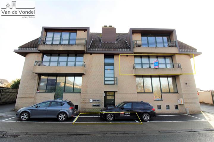 Ruim appartement met 3 slaapkamers en staanplaats te Erembodegem.