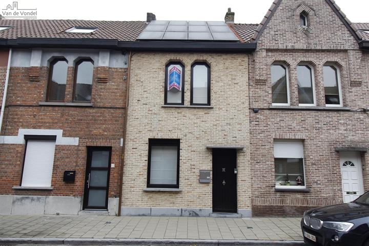 100% instapklare woning met zonnepanelen te Aalst.