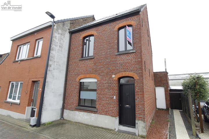 Rustig gelegen woning met zij ingang te Erembodegem.
