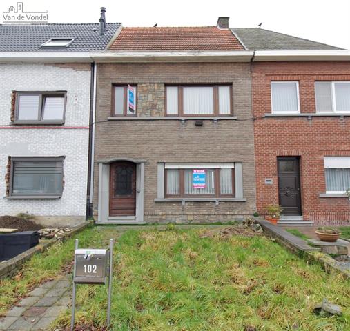 Strategisch gelegen woning met 3 slpks te Aalst.