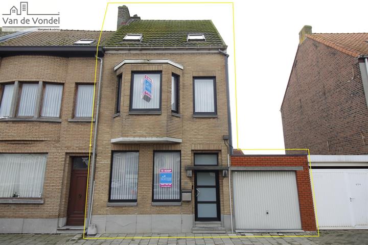 Woning met 4 slpks en garage te Aalst.
