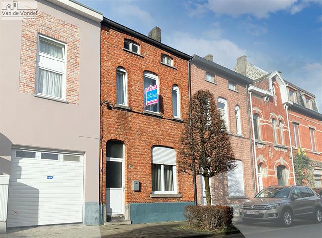 Woning met koer aan de stadsrand van Aalst.