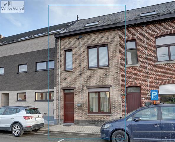 Goed gelegen en ruime woning met tuin te Ninove.