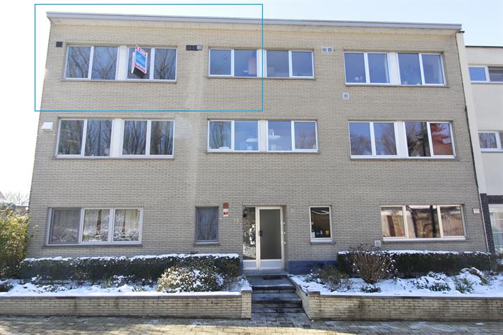 Rustig gelegen appartement met 2 slaapkamers, zonneterras en garagebox te Erembodegem.