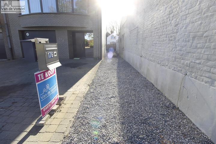 OPTIE! Strategisch en rustig gelegen woning te Erembodegem.