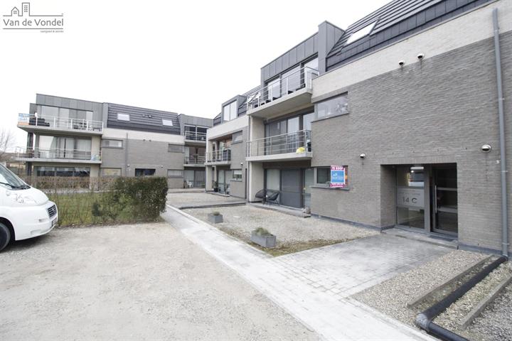 100% instaplaar glkvls appartement met 2slpk en dubbel staanplaats met kelder te Denderleeuw.