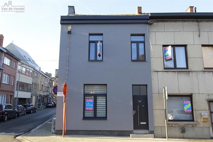 Volledig vernieuwde woning met 3slpk te Aalst centrum!