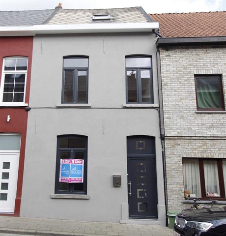 Volledig vernieuwde woning aan het centrum van Aalst. 100% instapklaar!