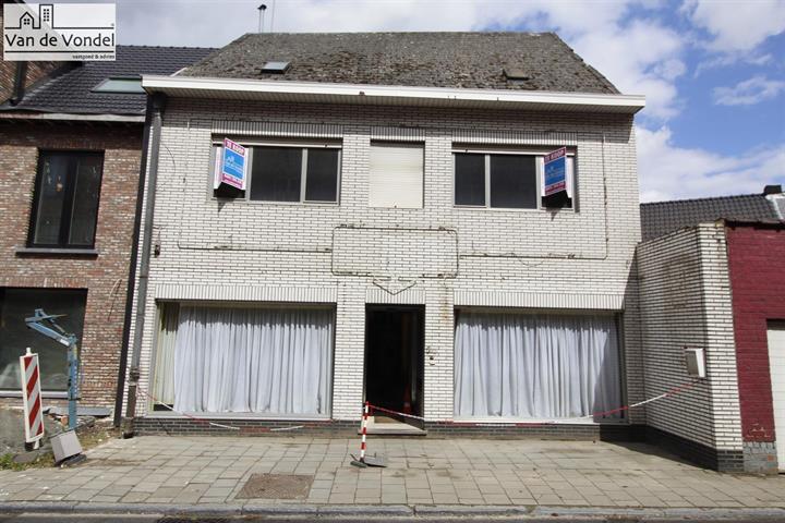 Ruime te renoveren woning(en) te Gijzegem.