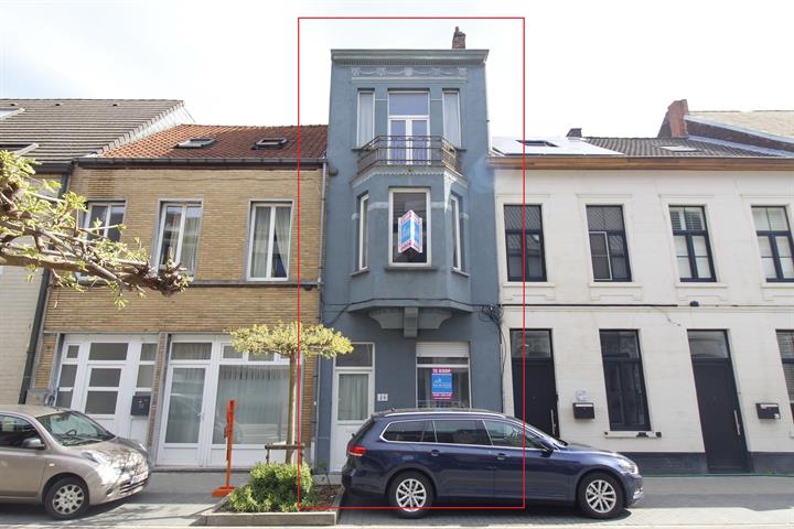 Ruime, karaktervolle rijwoning te Aalst